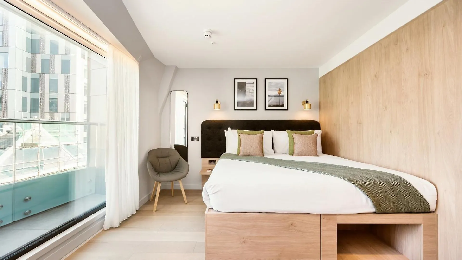 Wilde Aparthotels London Liverpool Street 4*,