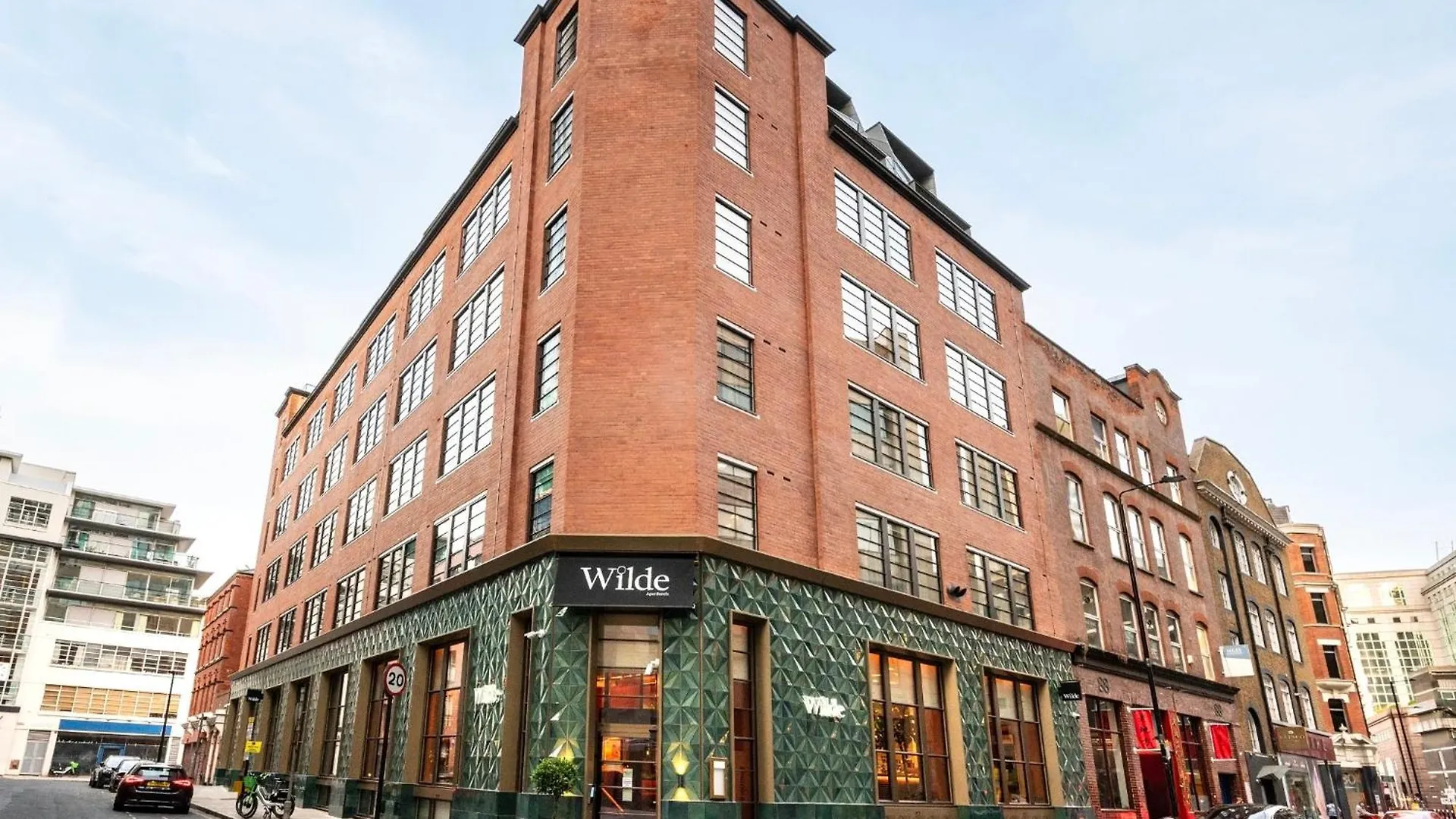 Wilde Aparthotels London Liverpool Street 4*,